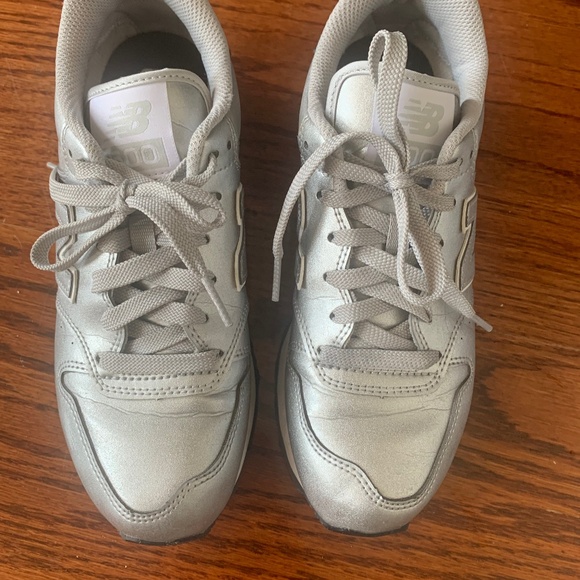 EUC NEW BALANCE 500 W 6.5 uk 4.5 eu 37 silver - Picture 4 of 8